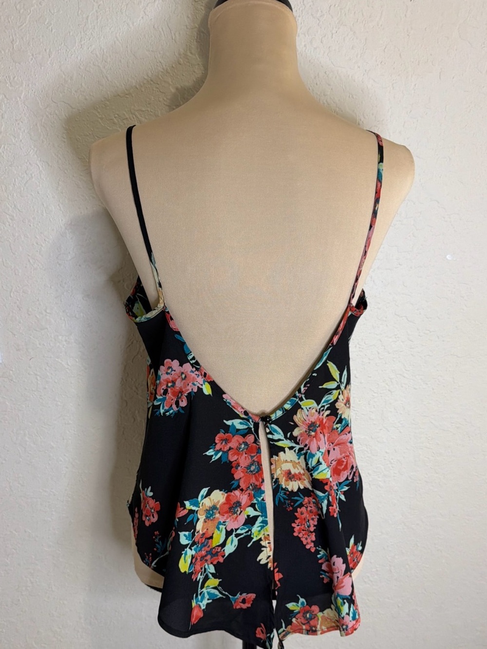 Ambiance Apparel Women’s Floral Open Back Tank/Top Black Size Small - Picture 4 of 7